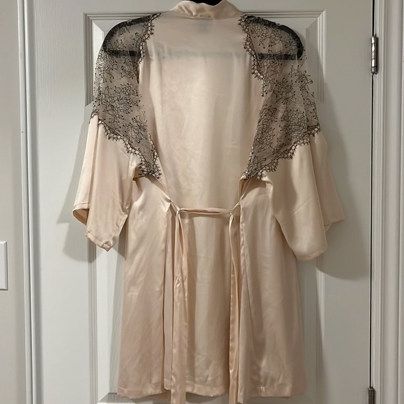 Victoria’s Secret Robe - Picture 5 of 5